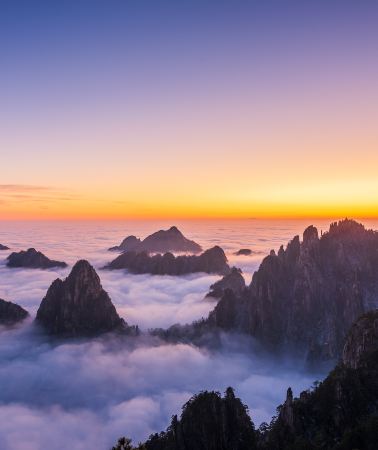 5D4N • Your tour includes complimentary tickets to the Huixiu show, a scenic climb up Huangshan, an exploration of the ink-wash charm of Hongcun, and a boat cruise on Qiandao Lake