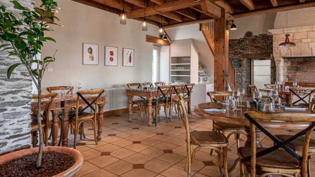 Eco Domaine La Fontaine餐厅图片