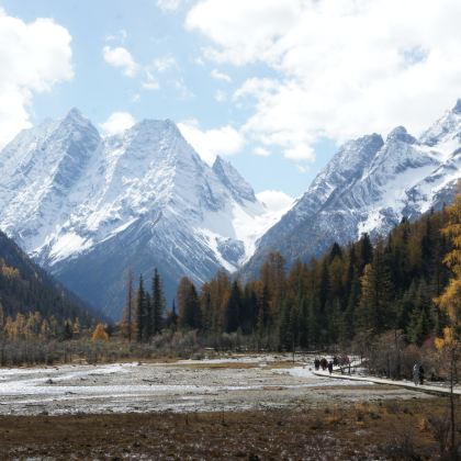 达瓦更扎+四姑娘山双桥沟景区+猫鼻梁4日3晚私家团