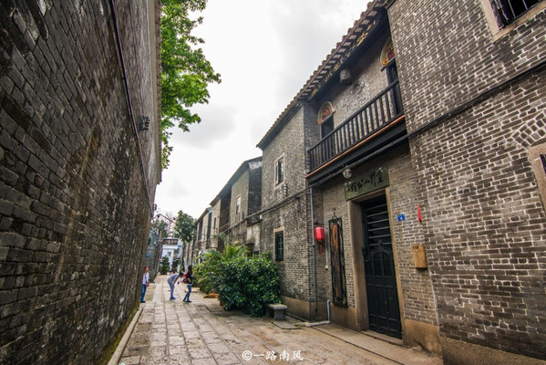 聚龙村位于广州市荔湾区冲口街道,原属芳村区管辖