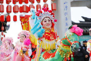 浙江旅行|春游新昌,观非遗民俗表演、吃南街长桌盛宴、看大佛寺花灯展…