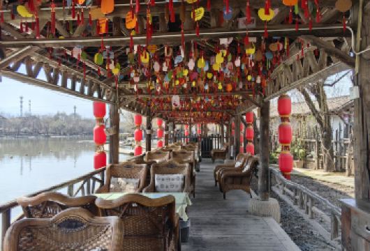 秦岭四宝科学公园+烟火巷子一日游【宠网红‘七仔；打卡水街】【走近四宝馆，与网红七仔亲密互动】