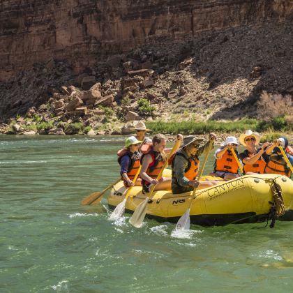大峡谷国家公园+马蹄湾+下羚羊峡谷2日1晚跟团游