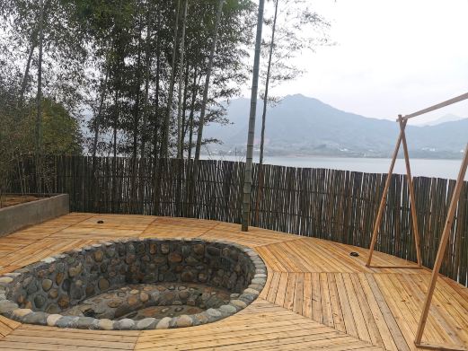 云阔湖景温泉