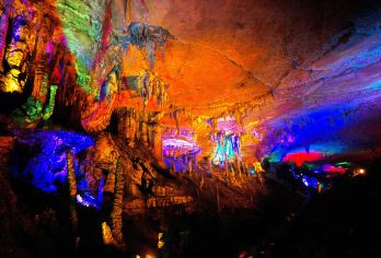 铜仁九龙洞+天下苗城·苗王城一日游【万亩茶园/精致小团】【精致小包团，走的就是小众路线】