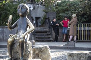 明明深处亚洲境内，却拼了命地想挤进欧盟的国家