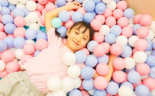 城堡里面的小公主！难怪说宝宝一进来就拉不回家，换了我也在宝燕玩一天！