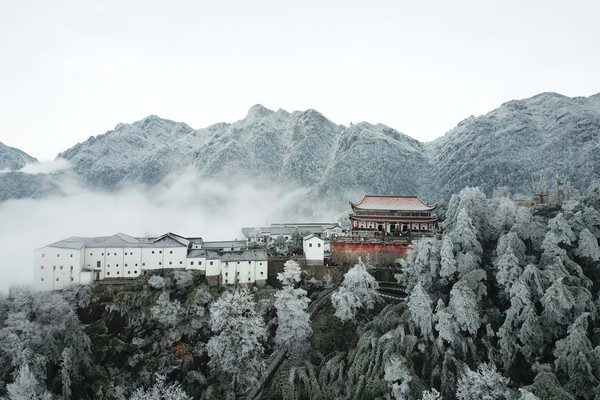 一场雪 足以让世界洁白无瑕