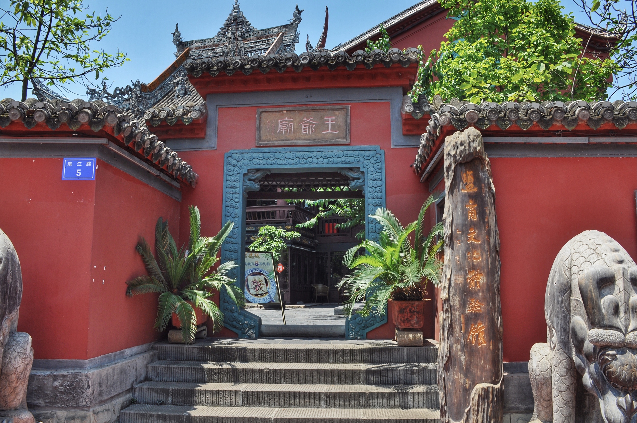 2-Day Ulanhot Tour: Explore Genghis Khan Temple's History, Taoer River Wetland's Natural Scenery