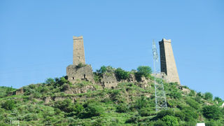 马尔康松岗直波古碉群，这才是中国的比萨斜塔