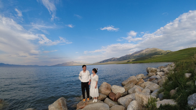 新疆：愿终有一人陪你看山川湖海，一起走过暮年白头|自驾12天北疆大环线上