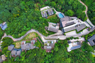 青城山上的避暑胜地,离掌门刘绥滨的太清宫不过咫尺,尽享天下幽