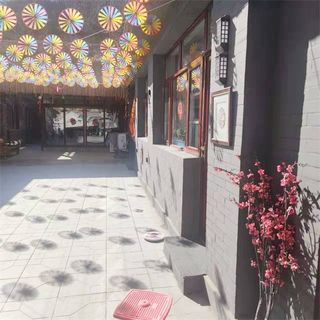 北京门头沟玉凤灵聚客栈农家院，四面环山，农家菜竟有百余道