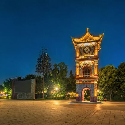 四川四川建川博物馆聚落+安仁古镇+成都大熊猫繁育研究基地+李庄文化旅游度假区6日5晚跟团游