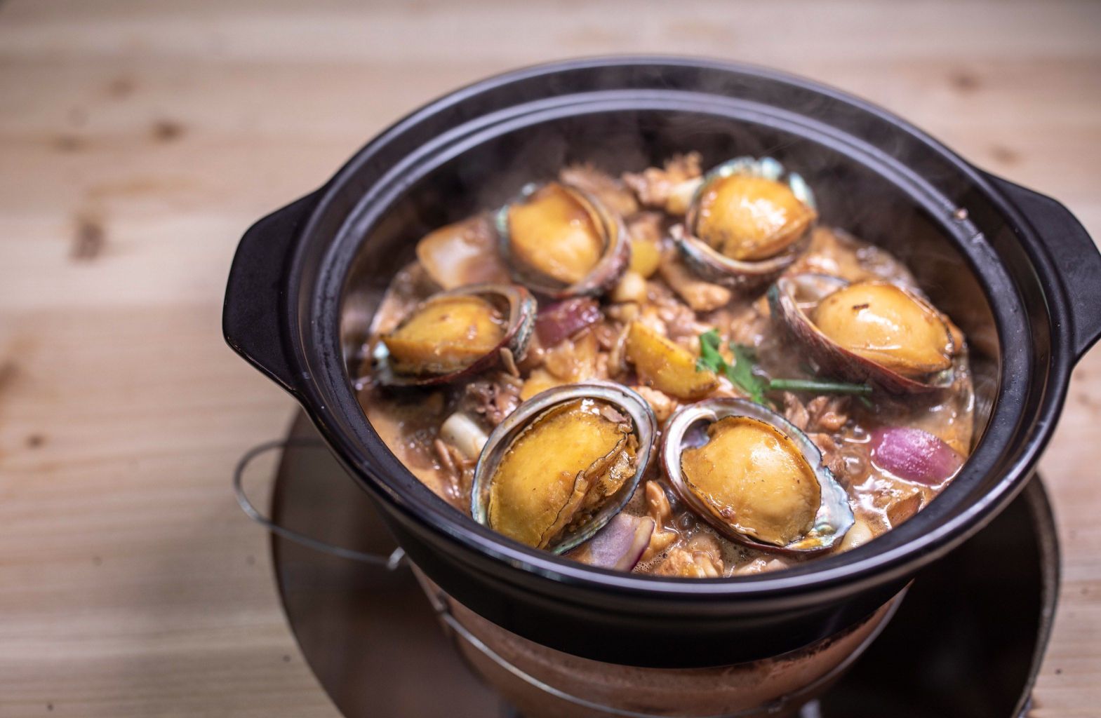 老莞鲍鱼鸡煲(南城店)