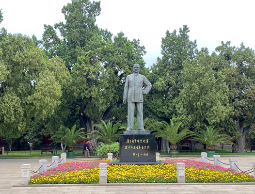 皇家园林 中山公园游客稀少