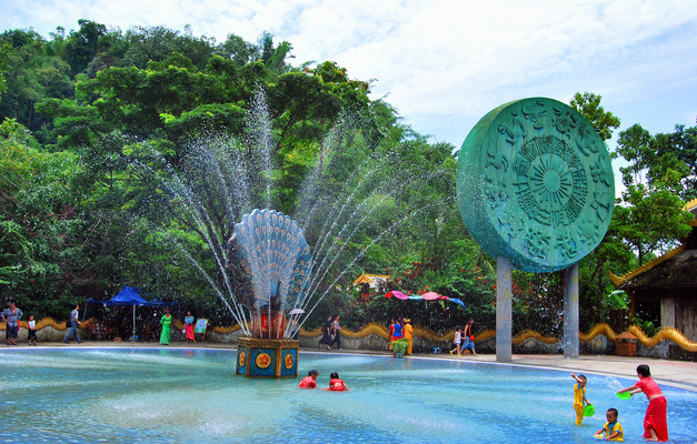 三维度的西双版纳：佛国、象国、热带植物王国