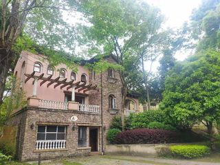 五一亲子出游怕堵怕挤？就来青城山边的西镇龙翔露营度假，体验有趣的拓展训练~