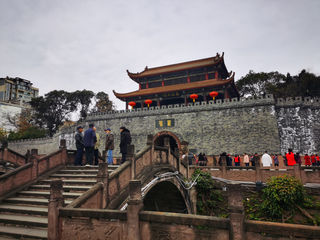 成都后花园小城广汉，别只知道三星堆，房湖公园和雒城遗址别错过