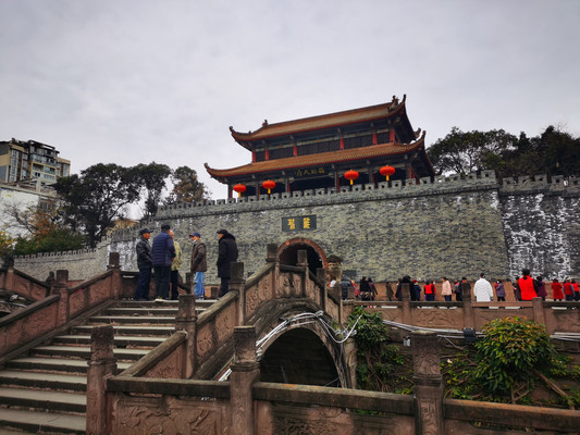 成都后花园小城广汉,别只知道三星堆,房湖公园和雒城遗址别错过