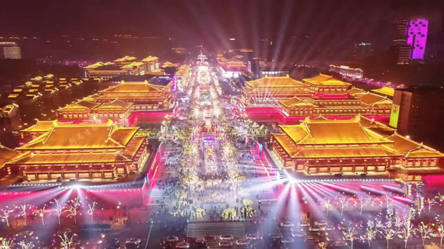 东风夜放花千树 火树银花不夜天