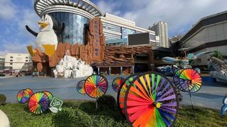 异地过年,不出昆明春节嗨翻天,七彩风车节两人同游一人半价