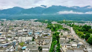 去云南玩，说到哪里有好酒店，首先想到的就是丽江或是西双版纳。而提及名气并不逊色的