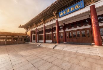 南京博物院【15人小团 2小时馆内深度讲解 配备无线耳麦】【[门票预约]门票自行预约、大咖导游讲解120分钟】