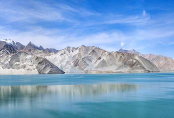 帕米尔高原+白沙山-白沙湖景区+喀拉库勒湖一日游【大车团】【帕米尔高原平均海拔4000米以上，是“世界屋脊”，周边环绕多座巍峨雪山，山顶终年积雪，气势磅礴。】