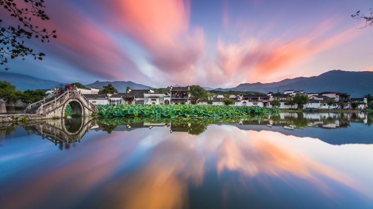 4-Day Huangshan Scenic Area + Hongcun Village + Huizhou Ancient Town