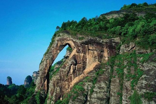 江西有一座龙虎山 不去看看吗？