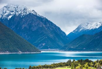 西藏林芝+巴松措+卡定沟景区一日游【林芝当地往返，酒店接站】【直达景区，纯玩不购物，把更多时间留在景点游览上；】