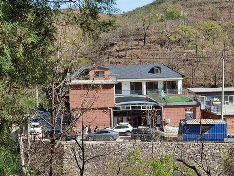 天津蓟县杨庄水库海鑫农家院，燕山环绕，自始至终保持120住宿三餐！