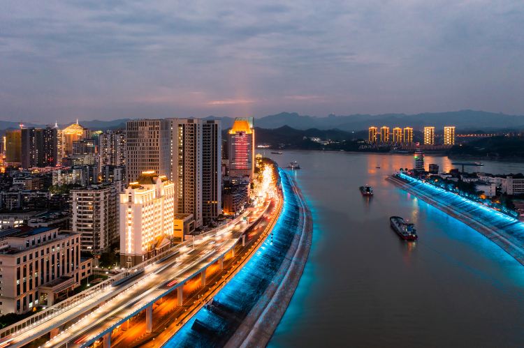 CBD Shopping Center/Jiefang Pedestrian Street (Shopping district, cultural exploration)