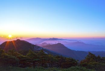 咸宁九宫山风景名胜区+隐水洞+赤壁古战场一日游|咸宁必打卡G【全程中文/英文/俄语/小语种服务，沟通无障碍，景点可调,多种车型可选】