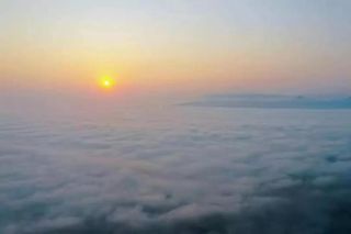 非常幸运的碰到上平江石牛寨云雾缭绕的时刻