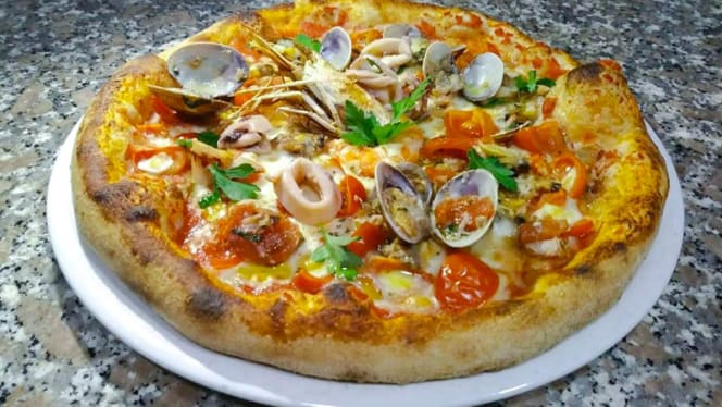 Pizzeria Mezzanotte e dintorni餐厅图片