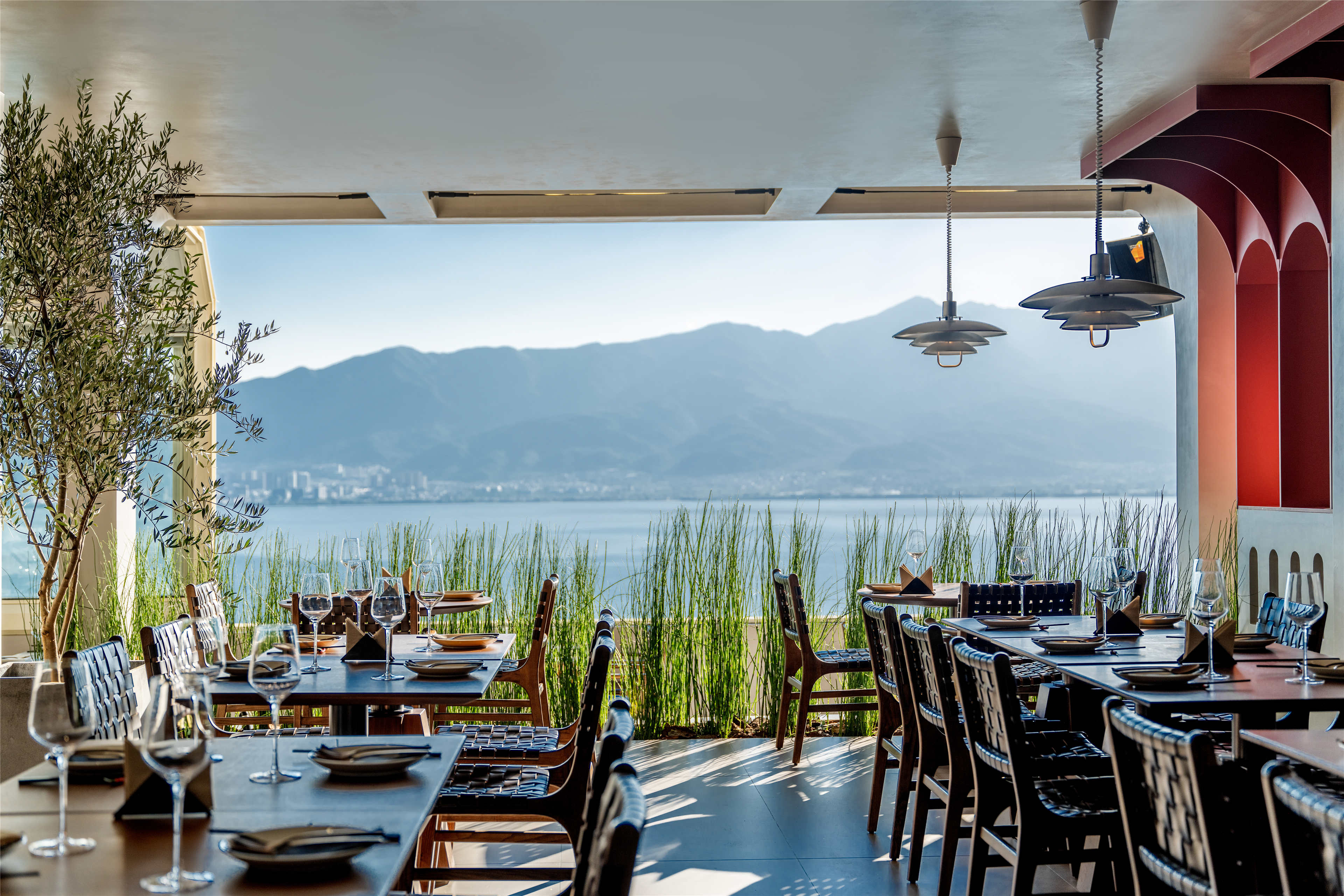 天边的云 Sky Cloud | 麓途美宿· Holiday Villa 悬崖海景度假酒店(大理洱海店)·天边的云海景餐厅