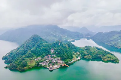 武落钟离山