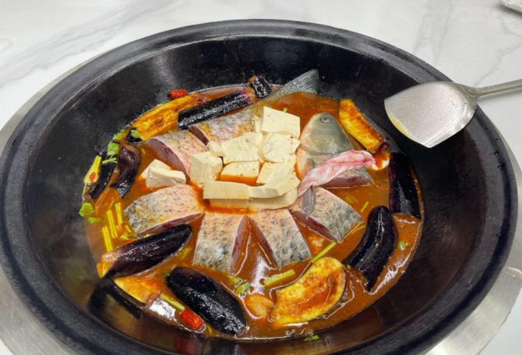 老渔翁笨锅炖(迎宾路总店)