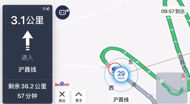 一辆川A轿车,再次看到时前保险杠已撞护栏,自驾川藏线学会敬畏
