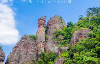 广西有座世所罕见的山峰，下面喀斯特，上面是丹霞，真是不可思议