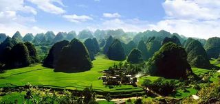 周末度假贵州旅游景区#2020最新兴义旅游攻略，万峰林、马岭河大峡谷自驾游第一次去看这些就够了