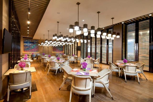 杭州千岛湖皇冠假日酒店西餐厅