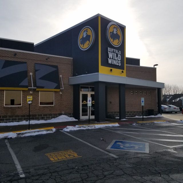 Buffalo Wild Wings Grill & Bar