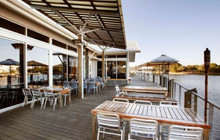 Pelican Waters Tavern餐厅图片