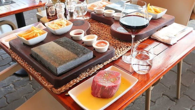 Leeno's Bar & Restaurant餐厅图片