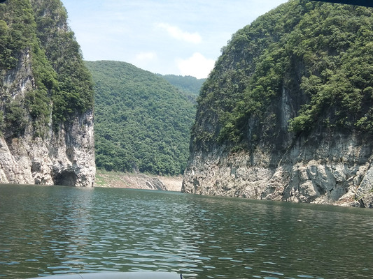 小伙伴们,贵州首个游艇旅游度假区开始预售了