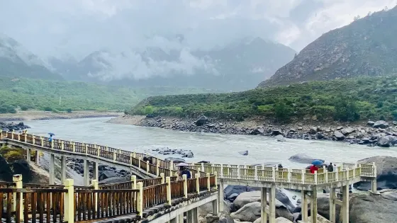 卧龍奇石