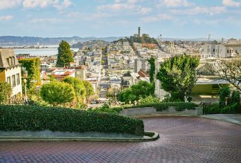 旧金山金门大桥+恶魔岛+渔人码头+旧金山艺术宫+九曲花街一日【[正规旅行社]拥有正规出境旅行社资源，行程安全游保障】